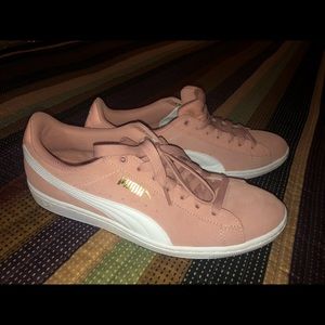 Puma Suede Classics in Dusty Rose & White, size 10